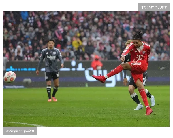 拜仁青训新星菲利普-冯陶贝参加一线队训练，16岁前锋展现潜力